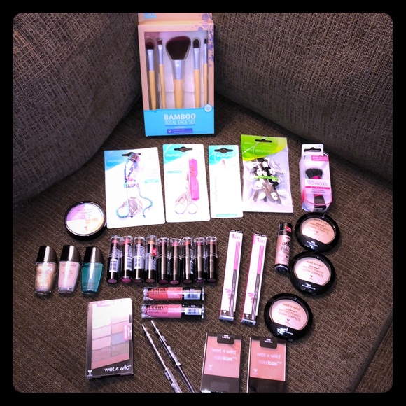 Accessories - Huge 32 Item Make-Up & Make-Up Tools Bundle NEW